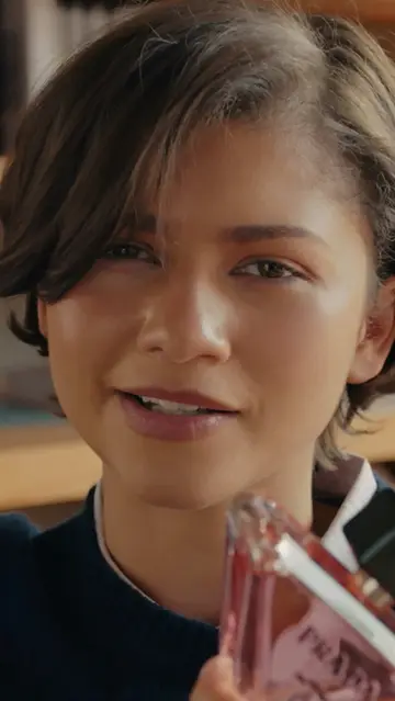 Zendaya’s signature? Paradoxe Intense. #Prada #PradaBeauty #PradaFragrances #Pr…