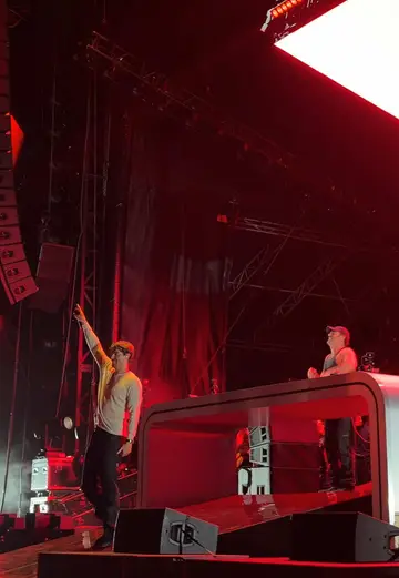 Waited 10 years for this moment @The Chainsmokers 🌹🌹🌹 #thechainsmokers #roses