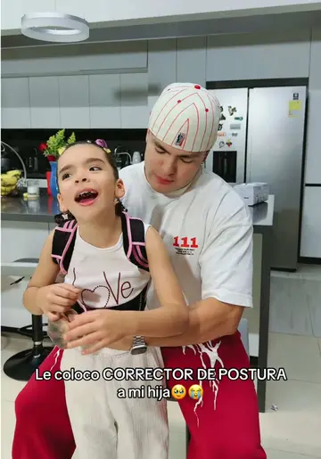 Comenten consejos para corregir la postura de mi hija🥺😭