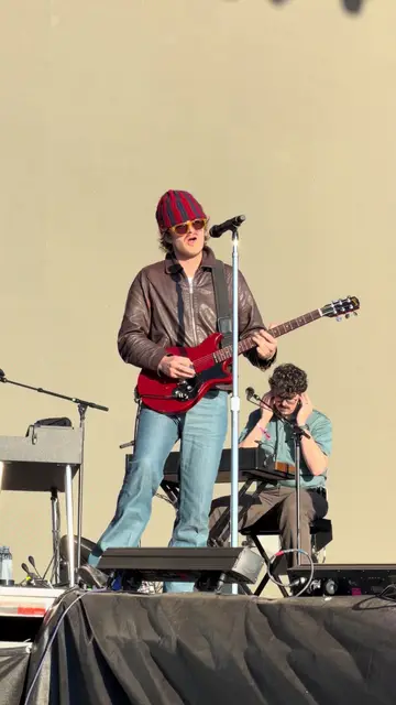 Por siempre Joe Keery 🫰🏻y el sunset de Lolla 🪽