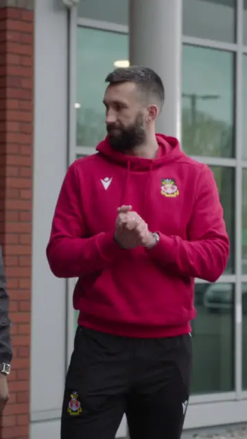 Ever wondered what a 3-5-2 formation looks like at work? Watch what happened wh…