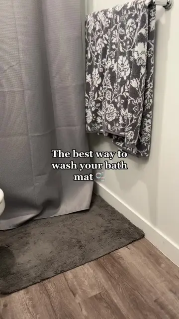 Clean those pesky bath mats the right way with this simple hack 🤩 #bathroomcle…