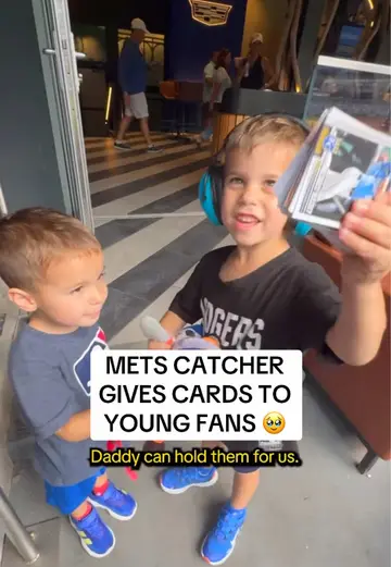 And just like that they’re collectors for life 🥹🥹🥹 #topps #mlb #mets #tradin…