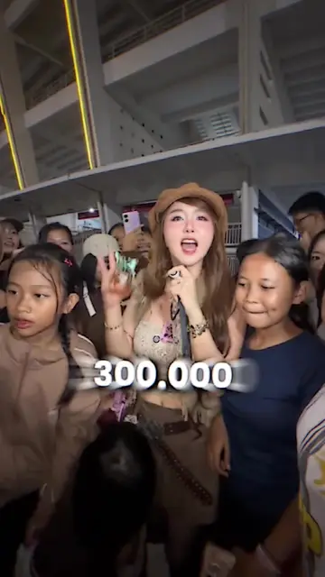 semua kerubunin di gbk karena pake matcha pink latte‼️🤍😭