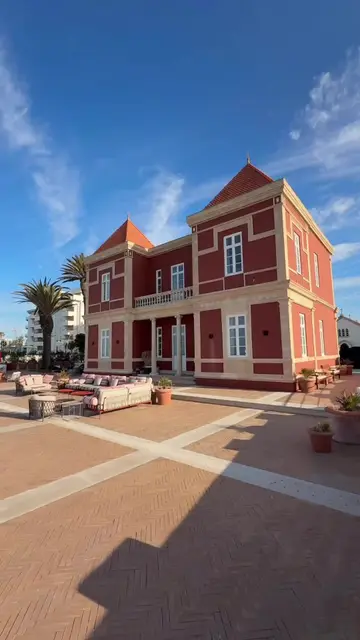 Step into history at the Red Chalet in Armação de Pêra 🌊✨ Once a summer gem of…