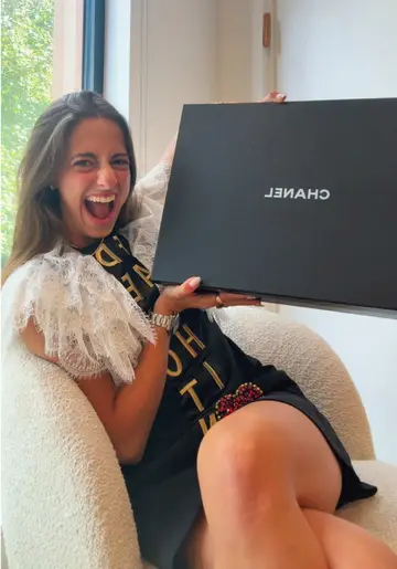 The devil wears prada… but this girl wears chanel.👠 @It’s A Luv Story #chanel…