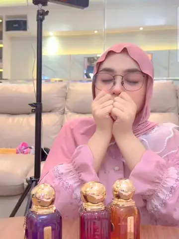 Parfum recommendasi Bu Icis ga pernah gagal, wanginya meninggalkan jejak sampai…