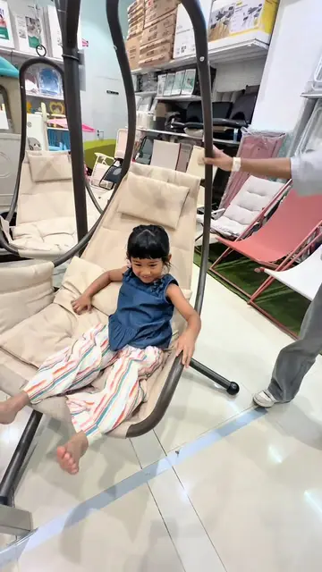 Harta ga dibawa mati mon, itu kenapa Moana boleh beli semua…