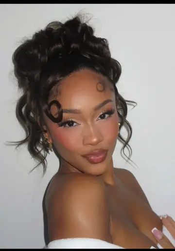 💋 Glam on my pretty girl @SAWEETIE 🖤 Hair by me Mua: @linamourey #saweetie #l…