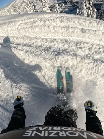 C'est pas le boss @oscarmandinqui nous partage encore une dinguerie en Ski à Mo…