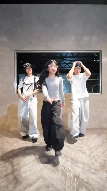 woop woop!!! triooooo dance ( dc @ヨージンゴ⛵️ )