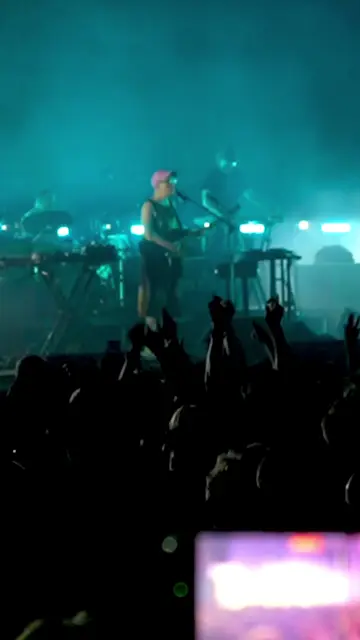 Can we do that over and over and over and over and over... @Hot Chip a resoundi…