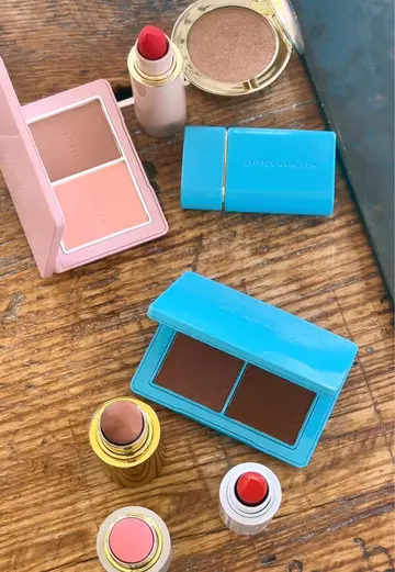 Trading our favorites. ✨💄 Which routine would you choose?
