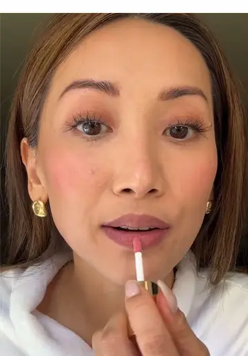 Don’t tell 2003 @brendasong that her makeup routine now only takes five minutes…