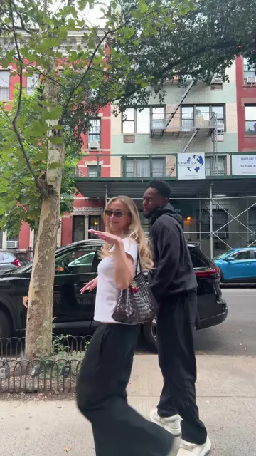 get jiggy twinnn 🤣🤣 #nyc #twin