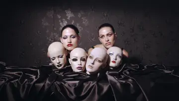 Models Amelia Gray and Gabbriette are demonstrably not twins. Not arch enemies…