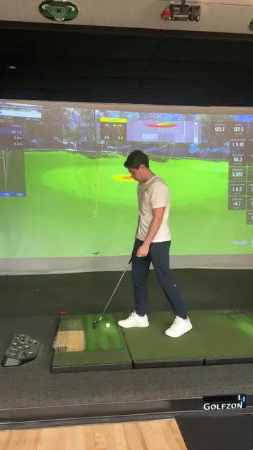 Abe visits the barstool hq golf simulator
