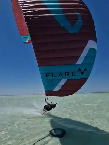 Airsurfing is so cool 🪂 #redsea #airsurfing