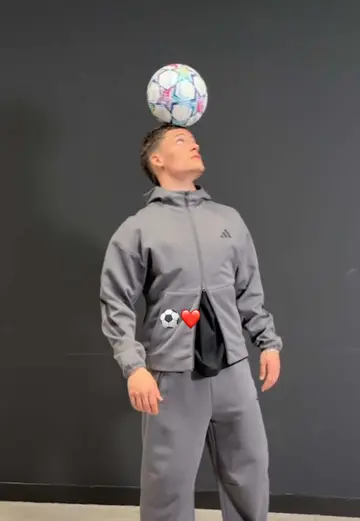 literally one with it #thebeautifulgame #flowirtz #liverpoolfc#football #adidas
