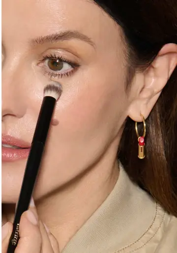 All the juicy details coming soon…. #lisaeldridgemakeup #luminous #seamlessskin…