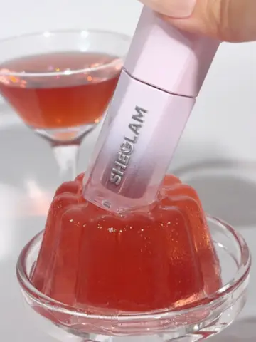 A lip tint packed with staying power 💪👄 ID:560680192 #lips #liptint #liptutor…