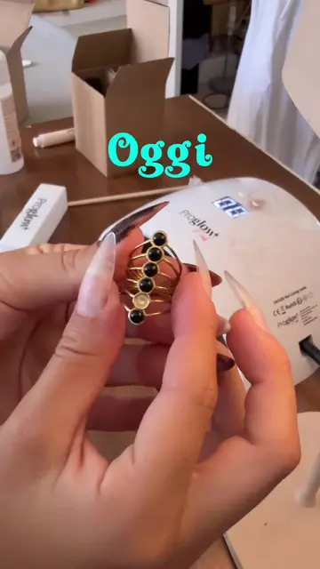 aggiustiamo il mio anello preferito con.. il gel per unghie 💅 @proglow_italia…