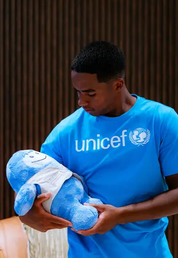 Recebi um presente muito especial: ser nomeado Embaixador do UNICEF Brasil. 💙…