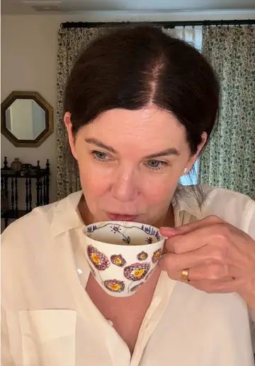 Everyone's favorite TV mom @Lauren Graham walks us through her everyday routine…
