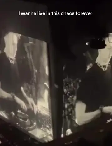 Playing „Closer“ live with @Nine Inch Nails 🖤 #nineinchnails #boysnoize #close…