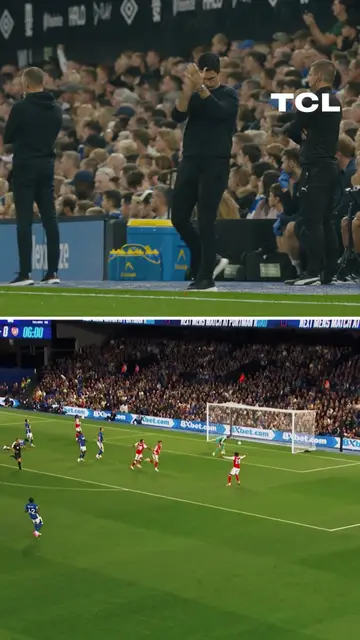 Liking what he sees 👊 Our Ipswich (A) Bench Cam is live, Gooners 🎬 #arsenal #…