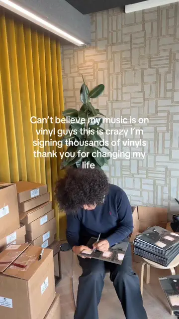 Pray my hand doesn’t fall 😭😭off MY MIXTAPE ON VINYL WTFHELLY!!! #viralvideos…