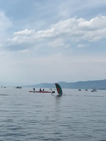 @AcroShow_Villeneuve @Valentin Delluc #show #villeneuve #lake