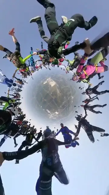 🤯 World-record skydive. 200 people at once! #skydiving