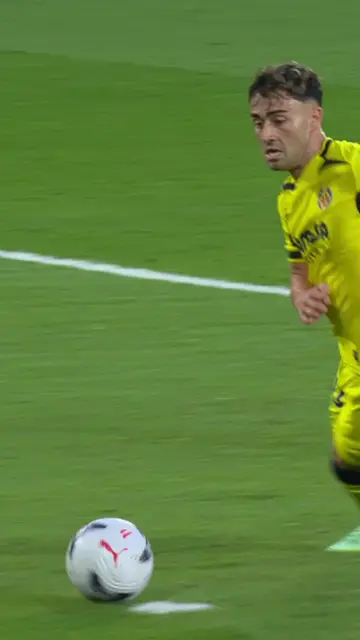 Ilias Akhomach 🤜🤛 Alberto Moleiro. #VillarrealLevanteUD #LALIGAHighlights #LA…