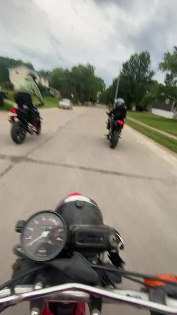 (Filmed on a closed track, with trained professionals). #sendit #steez #bikerbo…