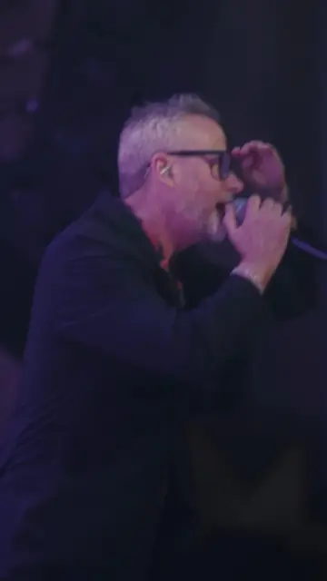 Let's just keep goin' in loops. Cause l've got nowhere to be, nowhere, nowhere…