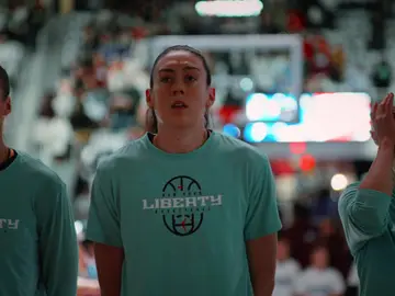 Whole lotta bag talk from STEW YORK 💼 #nyliberty #wnba #breannastewart