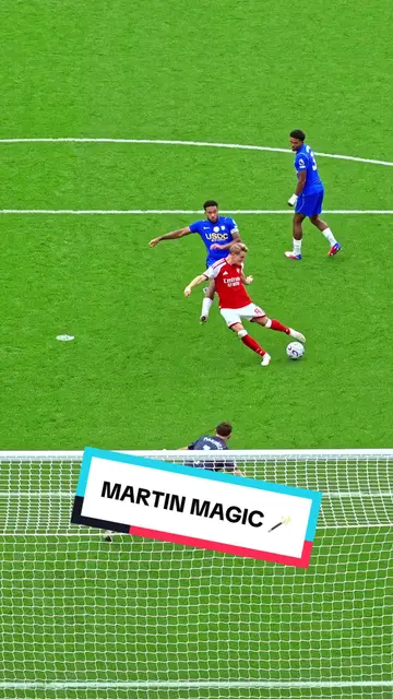 Feint and finish. #arsenal #afc #premierleague #epl