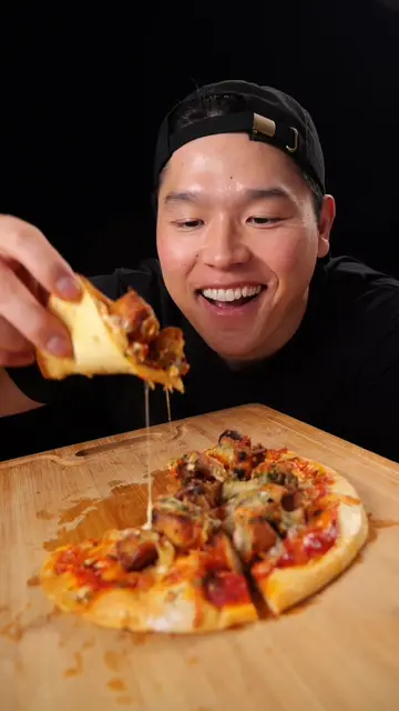 Pizza Crust Pizza 🍕